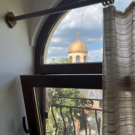 аугуста 7 בית הארחה