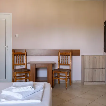 בית הארחה аугуста 7 היסריה