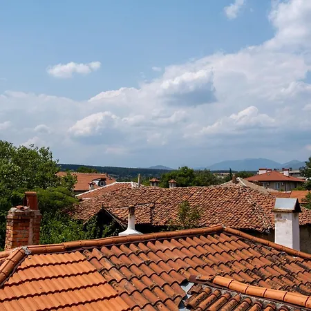 аугуста 7 בית הארחה היסריה